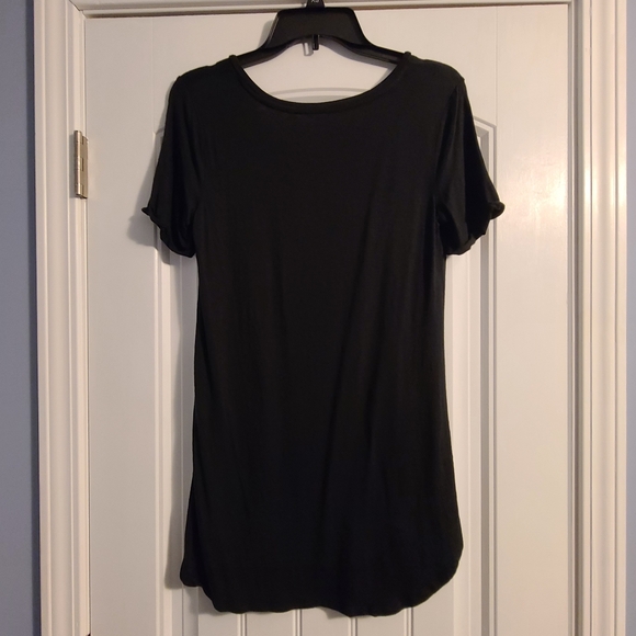 Maurices 24/7 V Neck Pocket Tee - Picture 2 of 2